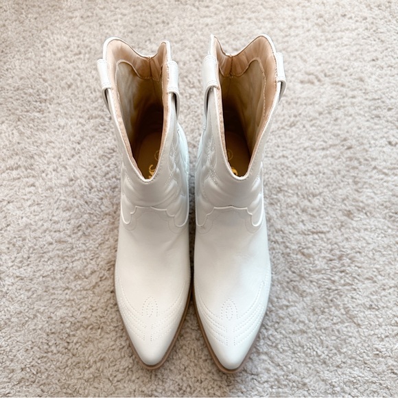 NWOT White Ankle Cowgirl Boots Pointed Toe Size 11 - Picture 6 of 6
